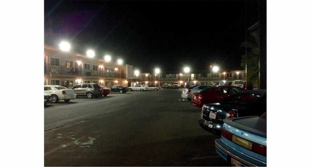 Parkway Inn Fresno Exterior photo